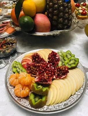 Нарезка фруктов на праздничный стол: картинка в формате JPG