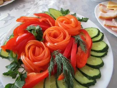 Фотография нарезки овощей на праздничном событии