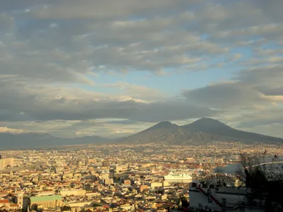 Зимний взгляд на Неаполь: разные размеры для вашего выбора