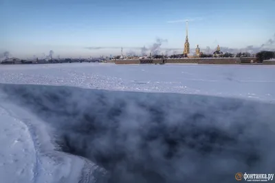 Зимний взгляд на Неву: Поймайте момент на вашем фото