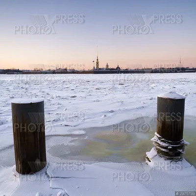 Зимний взгляд на Неву: Фото в форматах JPG, PNG, WebP