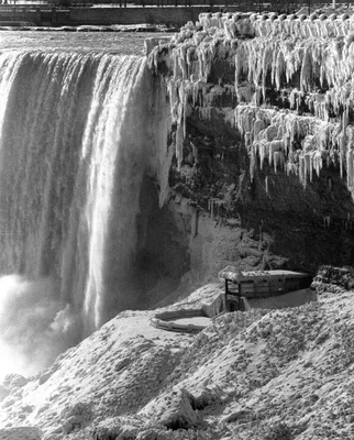 Восхитительный пейзаж: замерзание Ниагары запечатленное на фотографии 1911 года