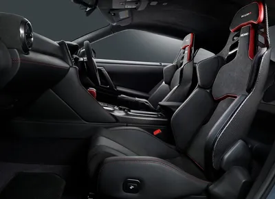 Новые углы обзора Nissan GT-R 2023 на фото