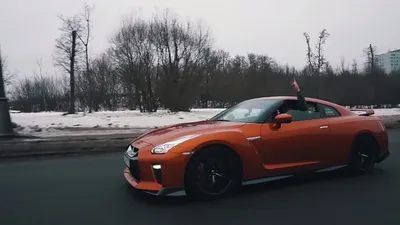 Фото Nissan GT-R 2023 с внутренней части автомобиля