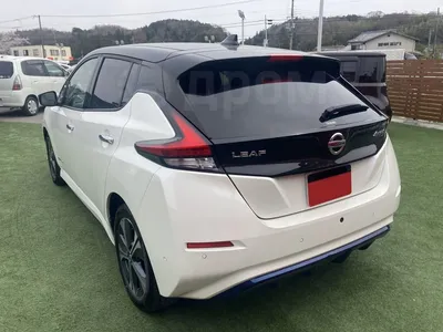 Фото Nissan Leaf 2023 в разных ракурсах