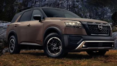 Фото Nissan Pathfinder 2023 в движении