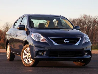 Фотографии Nissan Versa 2023 на трассе