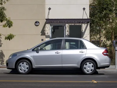 Фотографии Nissan Versa 2023 в дождь