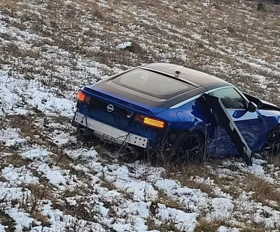 Фото Nissan Z 2023 на природе