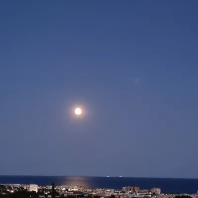 Фотка ночного морского пейзажа под лунным светом - арт-объект