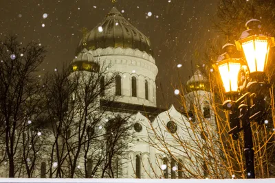 Зимний Свет: Фотоночные Перспективы Московских Зданий