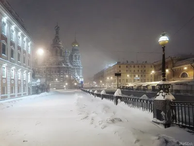 Ночные Прогулки по Заснеженному Питеру: Изображения Зимнего Города