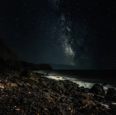 Фото ночного пляжа в формате 4K для скачивания