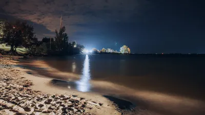 Изображения ночного пляжа в формате PNG, JPG, WebP