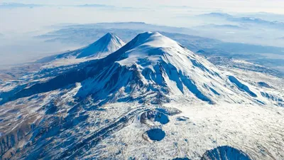 Фотография Ноева ковчега на горе Арарат бесплатно