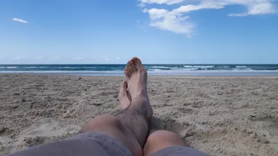Фото ног на пляже в формате PNG