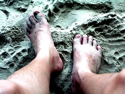 Фото пляжей с ногами для скачивания