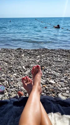 Природа и отдых: фотографии ног на пляже