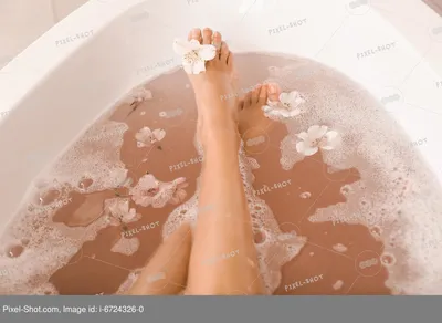 Фото ног в ванной в HD качестве