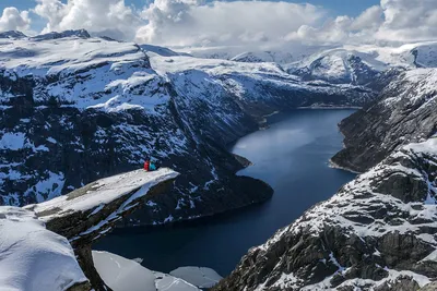 Фьорды в белом: Зимние изображения с возможностью выбора формата