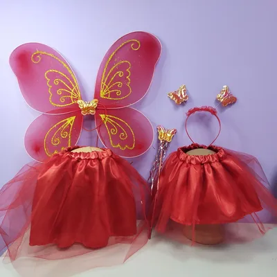 Изображение бабочки в новогоднем костюме, формат JPG