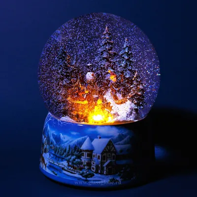 Новогодний шар со снегом  фото