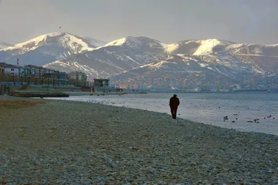 Зимний городской пейзаж на берегу Черного моря: Скачивайте в PNG для сохранения деталей