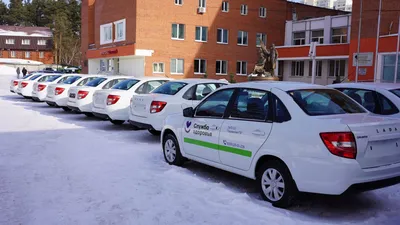 Бесплатные фотографии новых машин Lada высокого качества