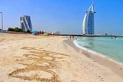 Фото пляжей ОАЭ с пальмами