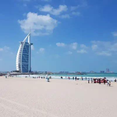 Фотографии пляжей ОАЭ с туристами