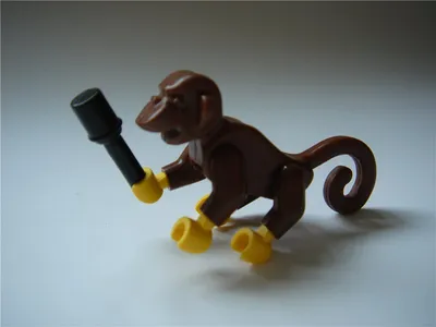 Изображение обезьяны с гранатой в хорошем качестве