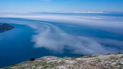 Морской пейзаж: великолепные облака над морем