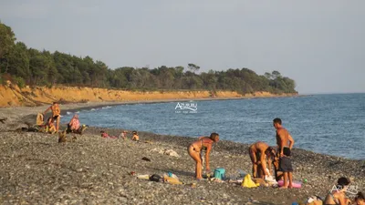 Фото пляжа Очамчира с видом на закат