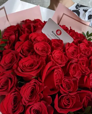 Уникальное изображение розы в руке для вашего выбора