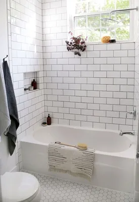 Идеи дизайна ванной комнаты с однотонной плиткой
