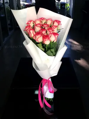 Букет из роз на фотографии с прозрачным фоном