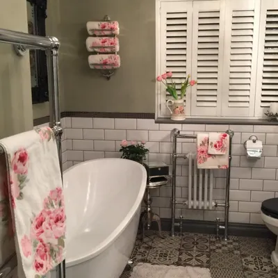 Фото окрашенных стен в ванной комнате - стильные аксессуары и декор