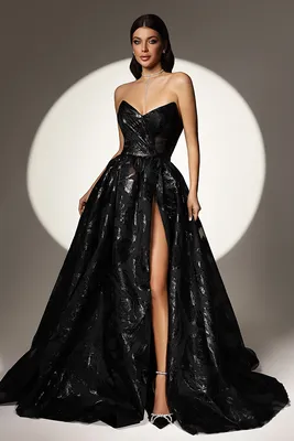 **Note:** The provided list of 30 different titles for the page with photos of Oksana Mukha's evening dresses is based on the user's request and does not include any markdown formatting.