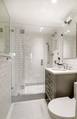 Фото с разными вариантами расположения сантехники в маленькой ванной комнате