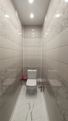Фотографии ванной комнаты с пластиковой отделкой с разными элементами декора