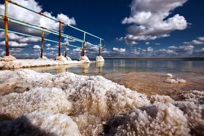 Озеро Баскунчак: где небо сливается с немыслимыми оттенками голубого