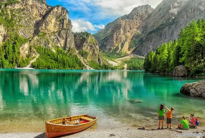 Волшебный мир воды: фотографии озера Брайес, где сказочные отражения создают впечатляющий эффект.