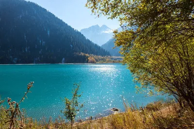 Фото озера Иссык в HD качестве, скачать бесплатно в формате JPG