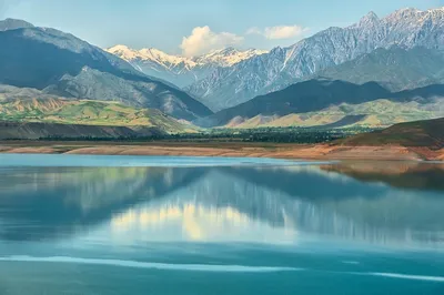 Озеро Иссык: место, где сливаются небо и вода – на фото