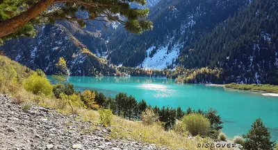 Озеро Иссык настолько реально, что вы почувствуете запах воды: бесплатные снимки в хорошем качестве