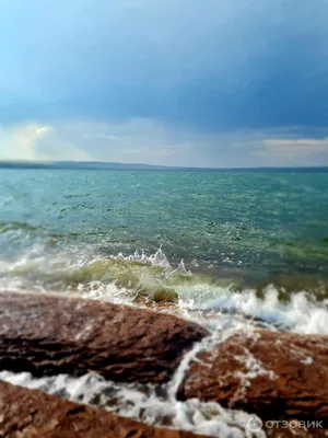 Водная гладь Озера Иткуль Хакасии: идеальное отражение красоты