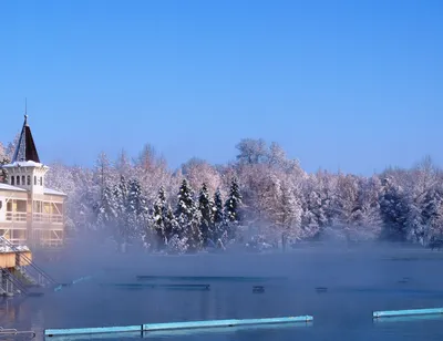 Волшебная зимняя атмосфера озера Хевиз на фото