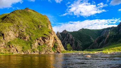 Картинка озера Хубсугул: уникальные отражения в воде