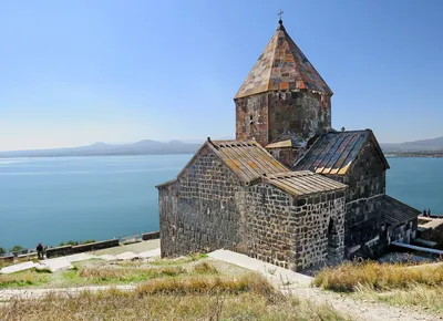 Потрясающие фотографии озера Севан в формате 4K