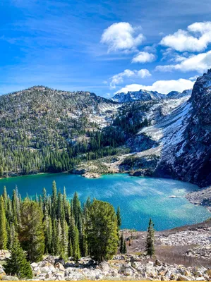 Озеро в горах: новые и качественные изображения для бесплатной загрузки